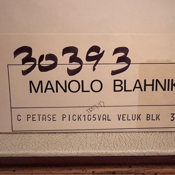 MANOLO BLAHNIK Condition like new. Suede high back heel w/ velvet bow detail. - Picture 6 of 6